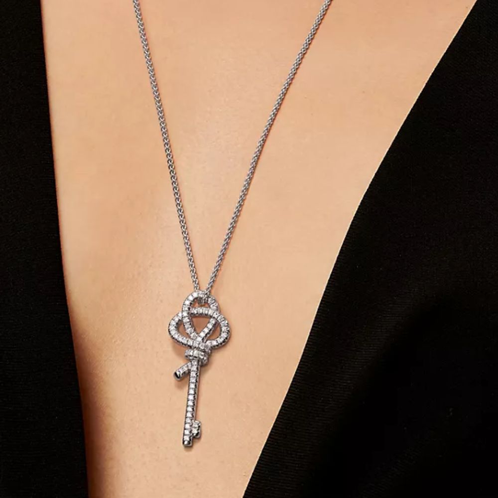 Luxury Knot Pendant Necklace – 18K Gold Plated Sterling Silver, Timeless Twist Design, Luxury Jewelry Gift for Women