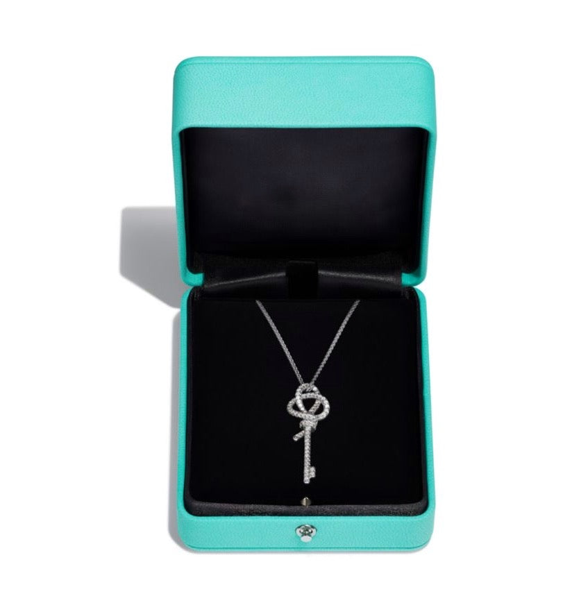 Luxury Knot Pendant Necklace – 18K Gold Plated Sterling Silver, Timeless Twist Design, Luxury Jewelry Gift for Women